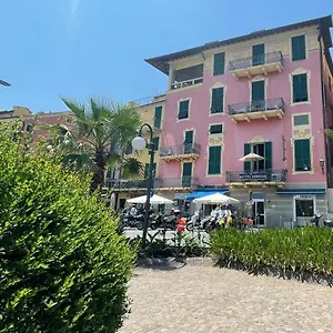 hotel-serena-arenzano.hotelitalianriviera.com/